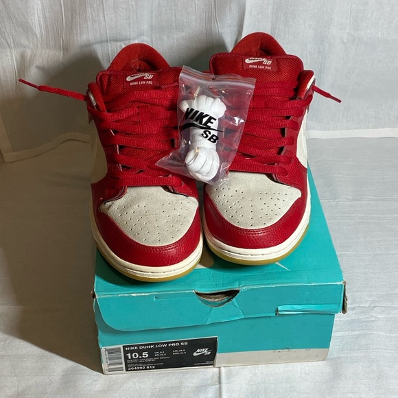 Nike Valentine’s Day dunk low - Picture 2 of 4